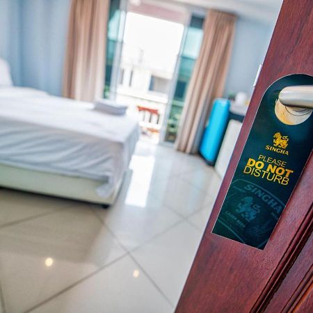 Akvavit Living Hotel Pantai Jomtien Bagian luar foto