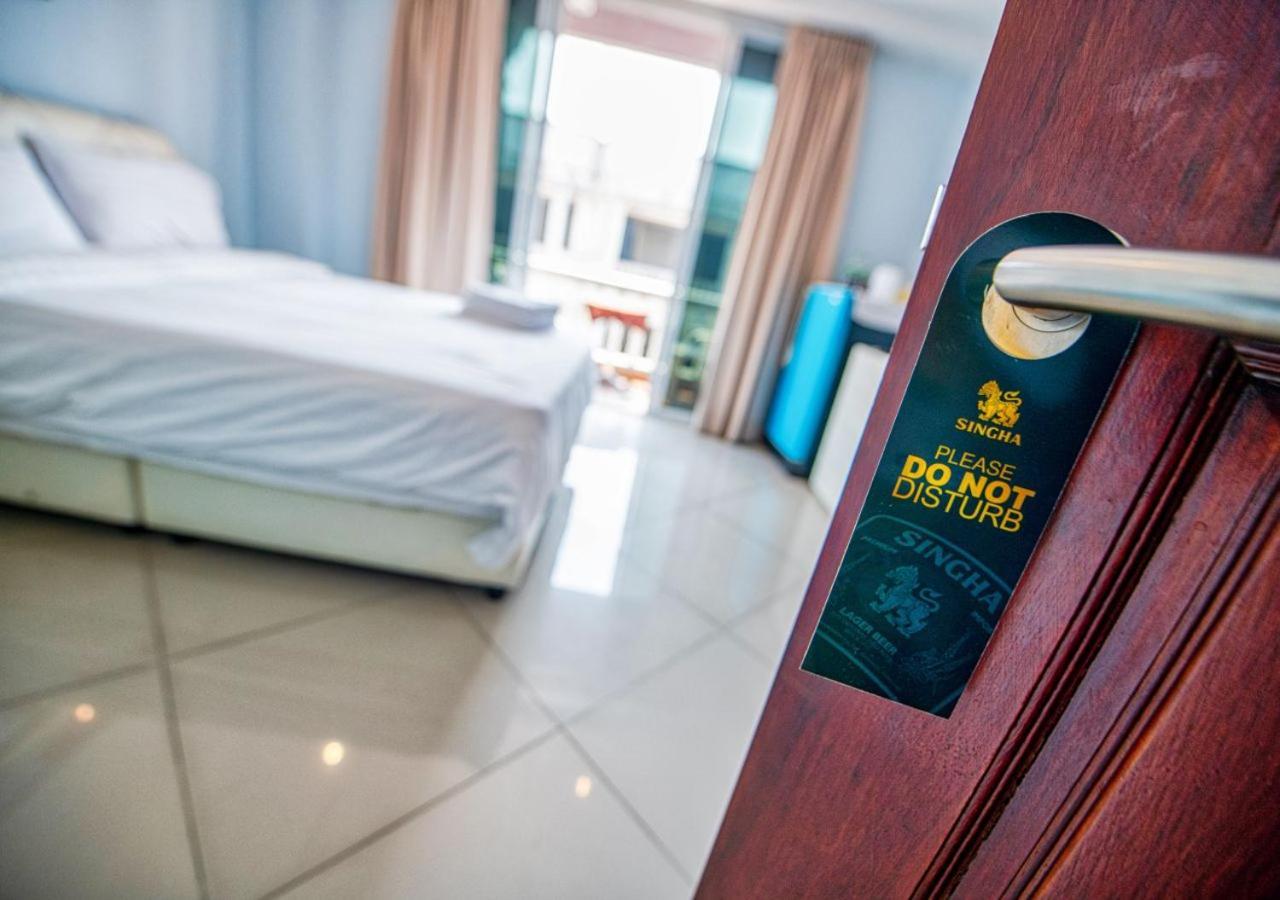 Akvavit Living Hotel Pantai Jomtien Bagian luar foto