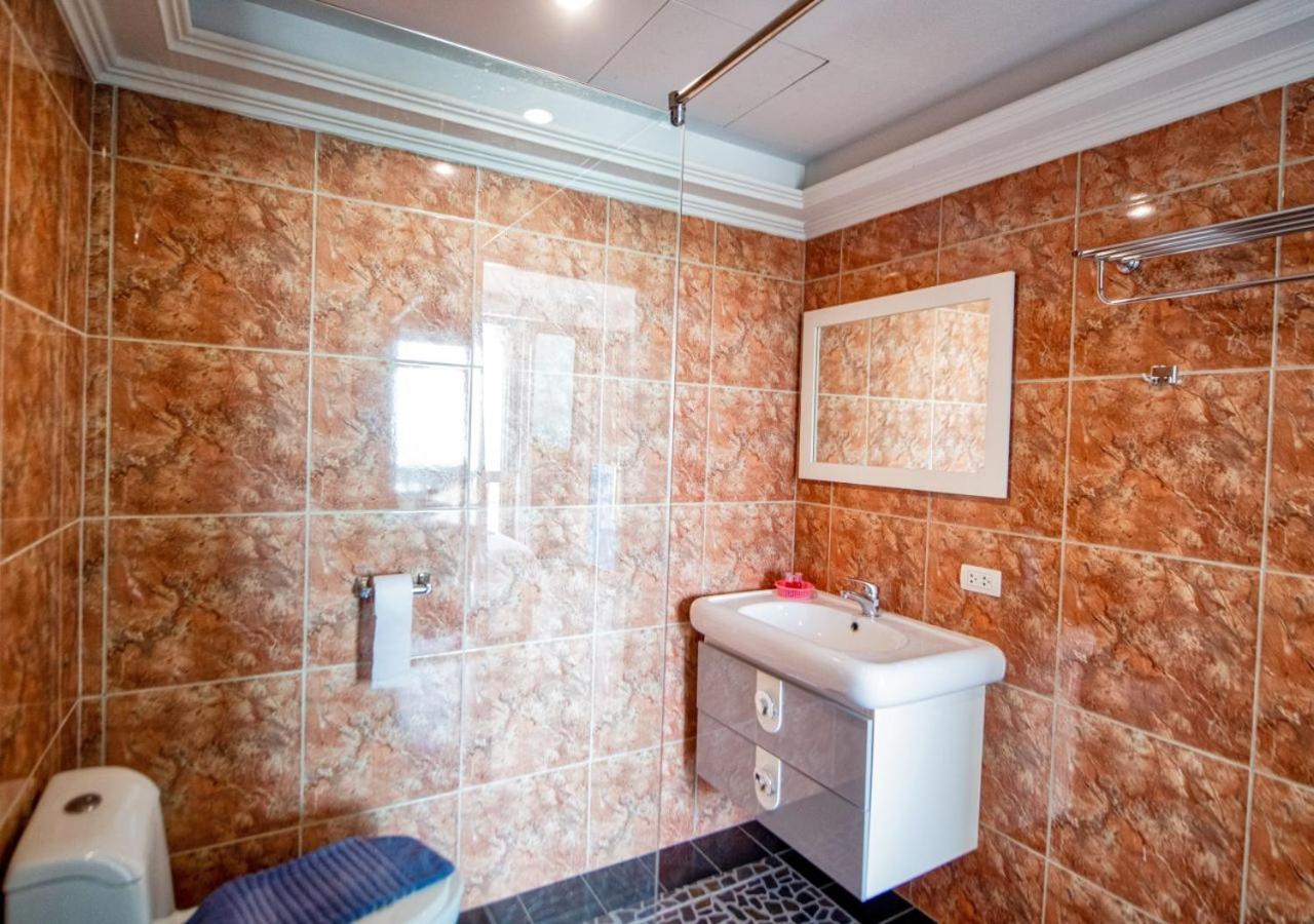 Akvavit Living Hotel Pantai Jomtien Bagian luar foto