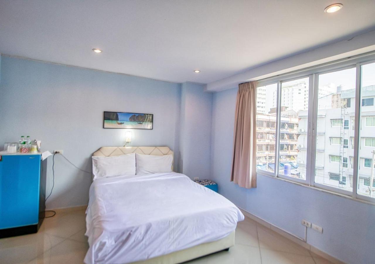 Akvavit Living Hotel Pantai Jomtien Bagian luar foto